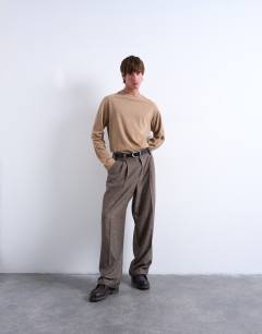 Model wearing Long sleeve oversized raglan t-shirt in washed stone