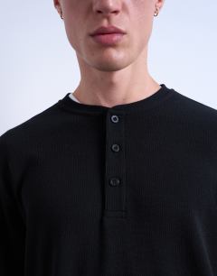 Model wearing Long sleeve relaxed fit waffle t-shirt with henley in black