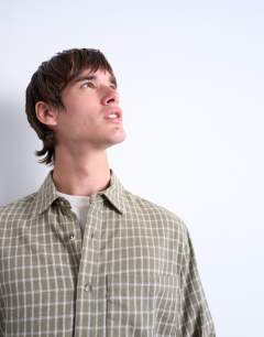 Model wearing Long sleeve relaxed grid check shirt in khaki