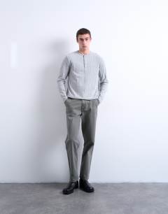 Model wearing Long sleeve rib henley tee in grey