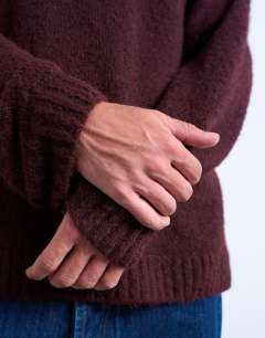 Model wearing Loose knit crew jumper in burgundy