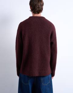 Model wearing Loose knit crew jumper in burgundy