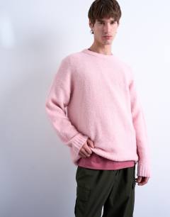 Model wearing Loose knit crew jumper in pink