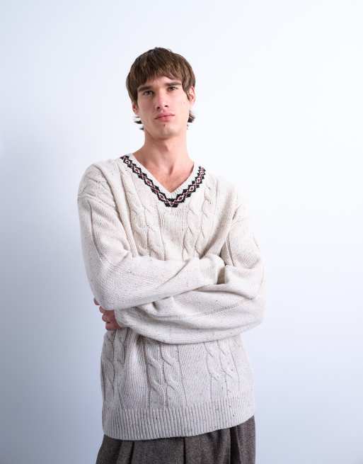 Topman – Luźny sweter o warkoczowym splocie w kolorze écru z dekoltem w szpic wykończonym skandynawskim wzorem