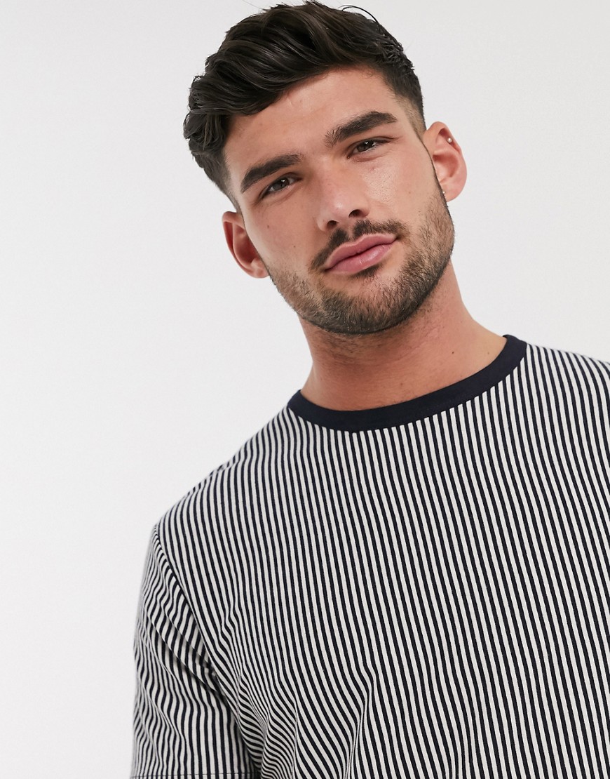Topman – Marinblå och ecrufärgad t-shirt med ränder