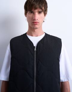 Onion quilted gilet in black