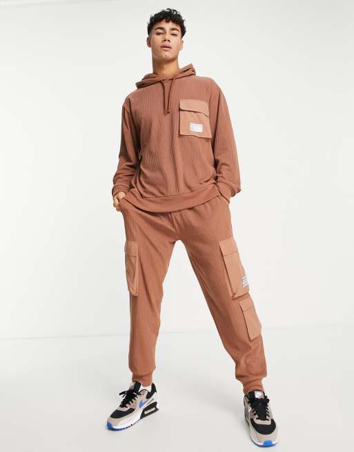 Topman – Oversize-Kapuzenpullover in Braun mit Cargo-Tasche, Kombiteil
