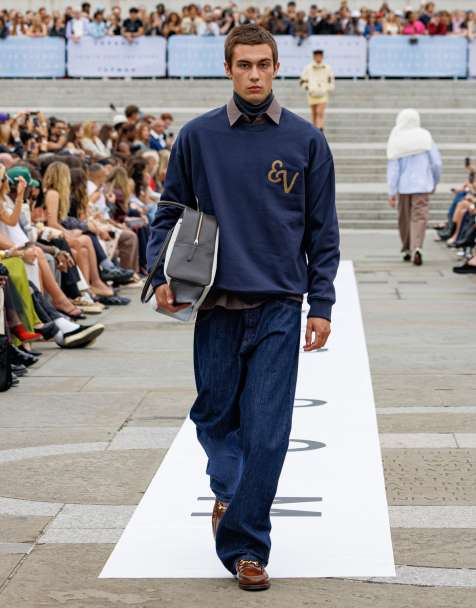 Topman – Oversize-Sweatshirt in Marineblau mit „East Village“-Stickerei - view 1