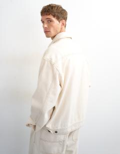 Model wearing Oversized fit denim jacket in natural