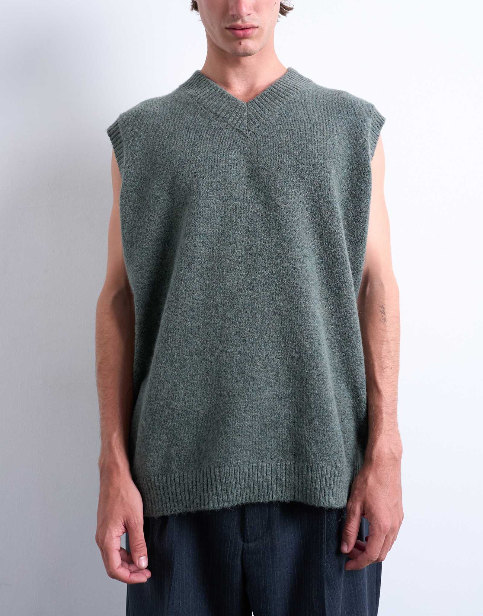 Трикотажная майка Topman oversize fit с v-образным вырезом на бретелях цвета шалфея зеленого цвета