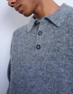 Model wearing Oversized fit knitted polo in charcoal
