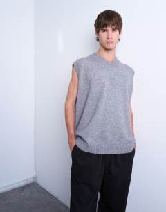Model wearing Oversized fit knitted v-neck tank in grey