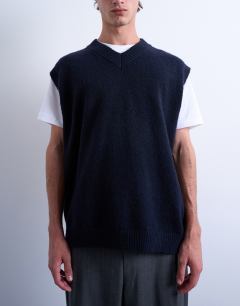 Model wearing Oversized fit knitted v-neck tank in navy