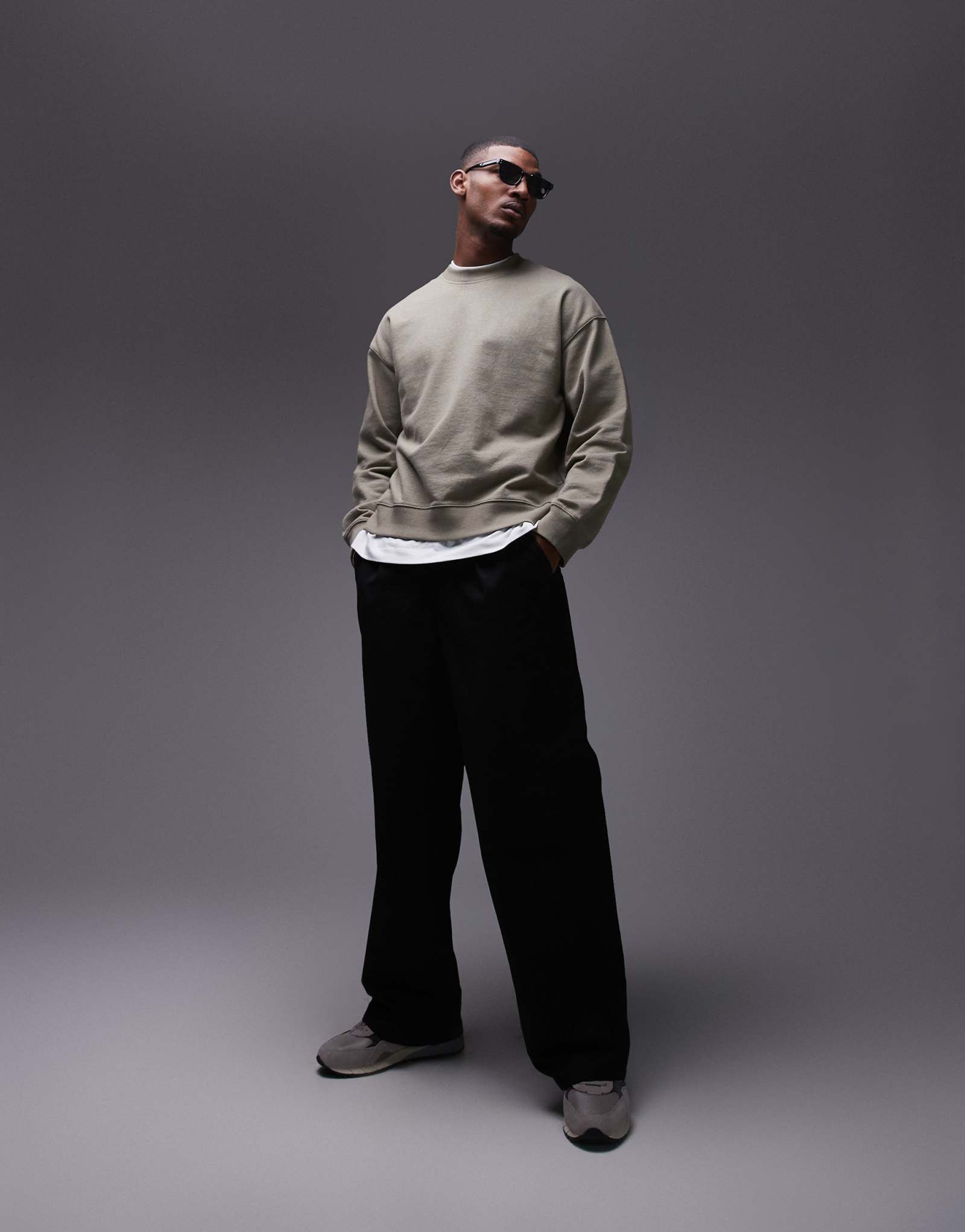 Трикотажная толстовка Topman oversize fit из льняной смеси цвета хаки 5890₽