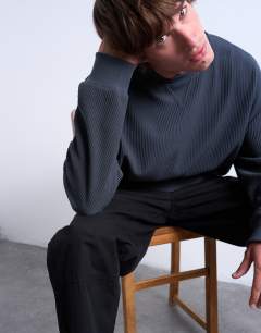 Model wearing Oversized fit ottoman crew sweatshirt in charcoal