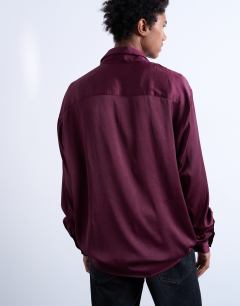Model wearing Oversized fit sateen shirt in burgundy