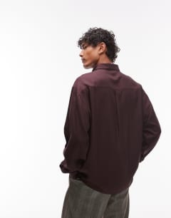 Model wearing Oversized fit shirt in brown