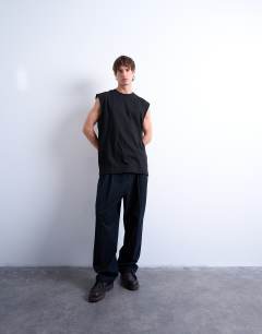 Model wearing Oversized fit sleeveless t-shirt in black