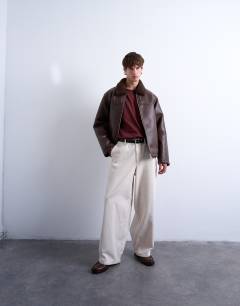 Model wearing Oversized fit t-shirt in camel