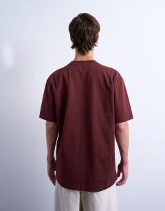 Model wearing Oversized fit t-shirt in camel