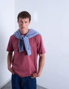 Model wearing Oversized fit t-shirt in dusty rose