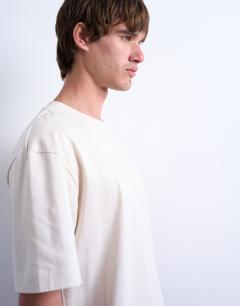 Model wearing Oversized fit t-shirt in ecru