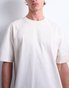 Model wearing Oversized fit t-shirt in ecru