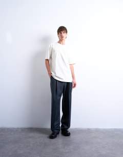 Model wearing Oversized fit t-shirt in ecru
