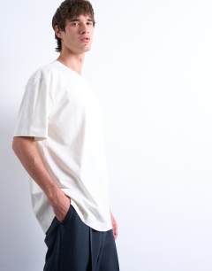 Model wearing Oversized fit t-shirt in ecru