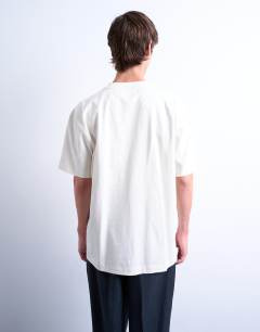 Model wearing Oversized fit t-shirt in ecru