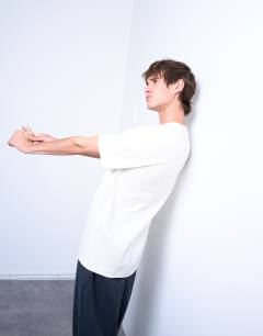 Model wearing Oversized fit t-shirt in ecru