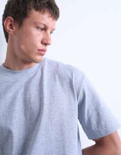 Model wearing Oversized fit t-shirt in grey marl
