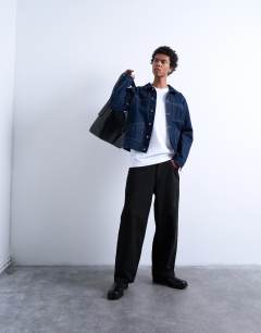 Model wearing Oversized fit t-shirt in white