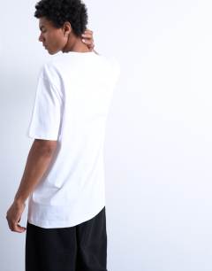 Model wearing Oversized fit t-shirt in white