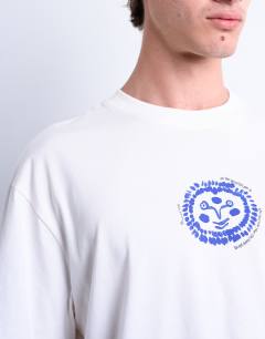 Model wearing Oversized fit t-shirt with front and back Cala Carbo print in ecru