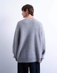 Model wearing Oversized fit v neck jumper in grey
