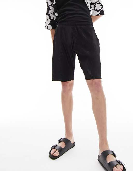 Topman oversized plisse shorts in black