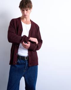 Model wearing Oversized v neck cardigan in burgundy