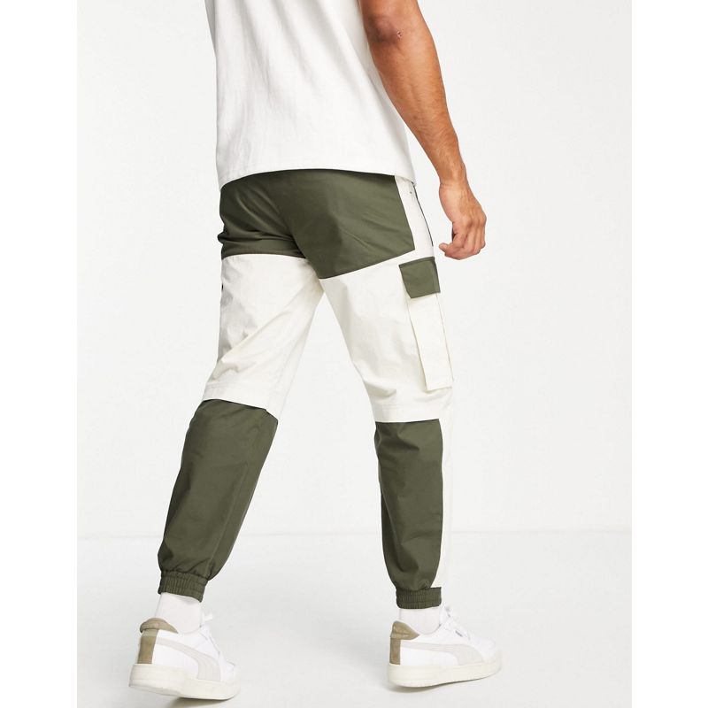 Pantaloni e chino Pantaloni cargo Topman - Pantaloni cargo cut and sew kaki con pannello