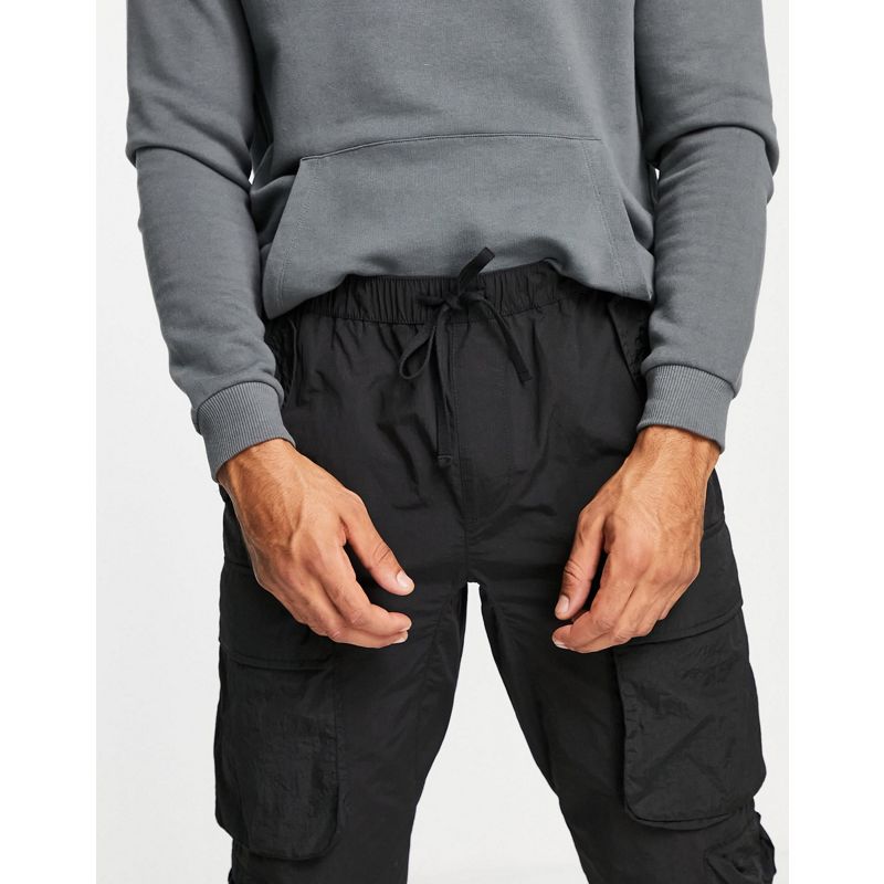 Pantaloni e chino Pantaloni cargo Topman - Pantaloni comodi in nylon neri con tasche cargo