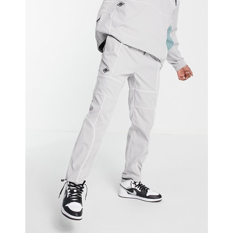 Uomo Topman - Coordinato con tuta sportiva comoda in grigio chiaro con profili a contrasto