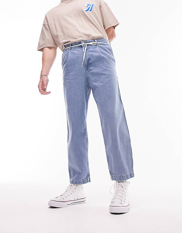 Topman - pleat front taper jeans in mid wash