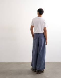 Model wearing Pleated balloon canvas trouser with seam detail in blue