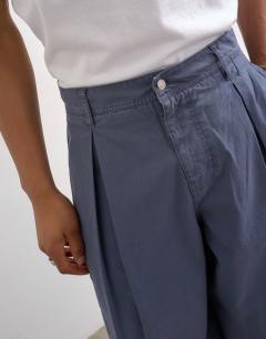 Model wearing Pleated balloon canvas trouser with seam detail in blue