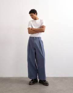Model wearing Pleated balloon canvas trouser with seam detail in blue
