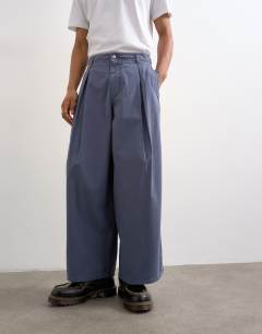 Model wearing Pleated balloon fit canvas trouser with seam detail in blue