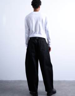 Model wearing Pleated barrel jean in raw black