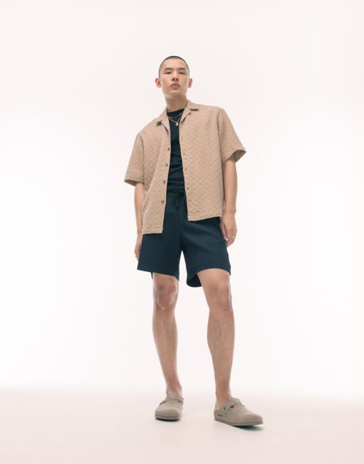 Topman – Plissierte Shorts in Schwarz