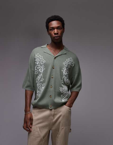 Topman – Polohemd in Salbeigrün mit zwei Blumenstickereien und Reverskragen - view 1