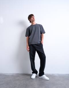 Model wearing Premium heavyweight crop t-shirt in charcoal marl